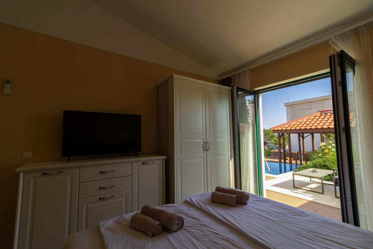 Sea Cats' Villas Sutivan Esterno foto